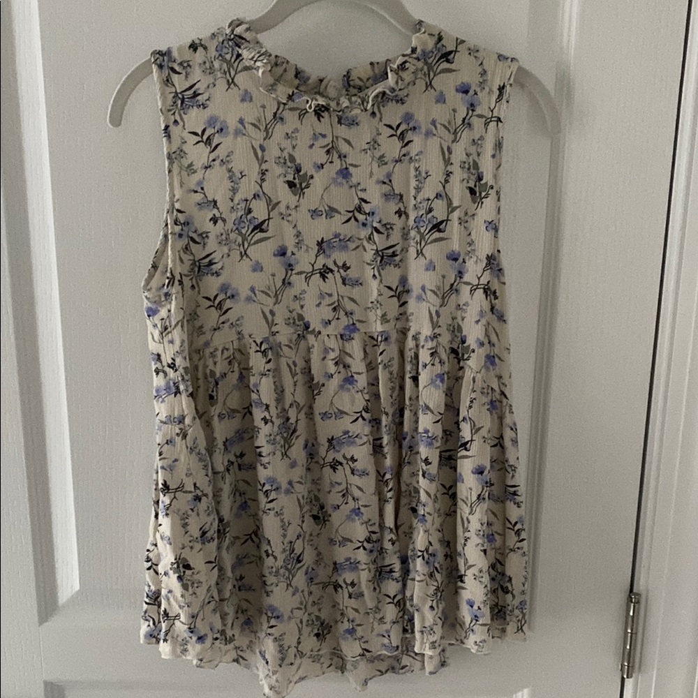 LOVELY MELODY Maternity floral sleevless blouse. Size small.